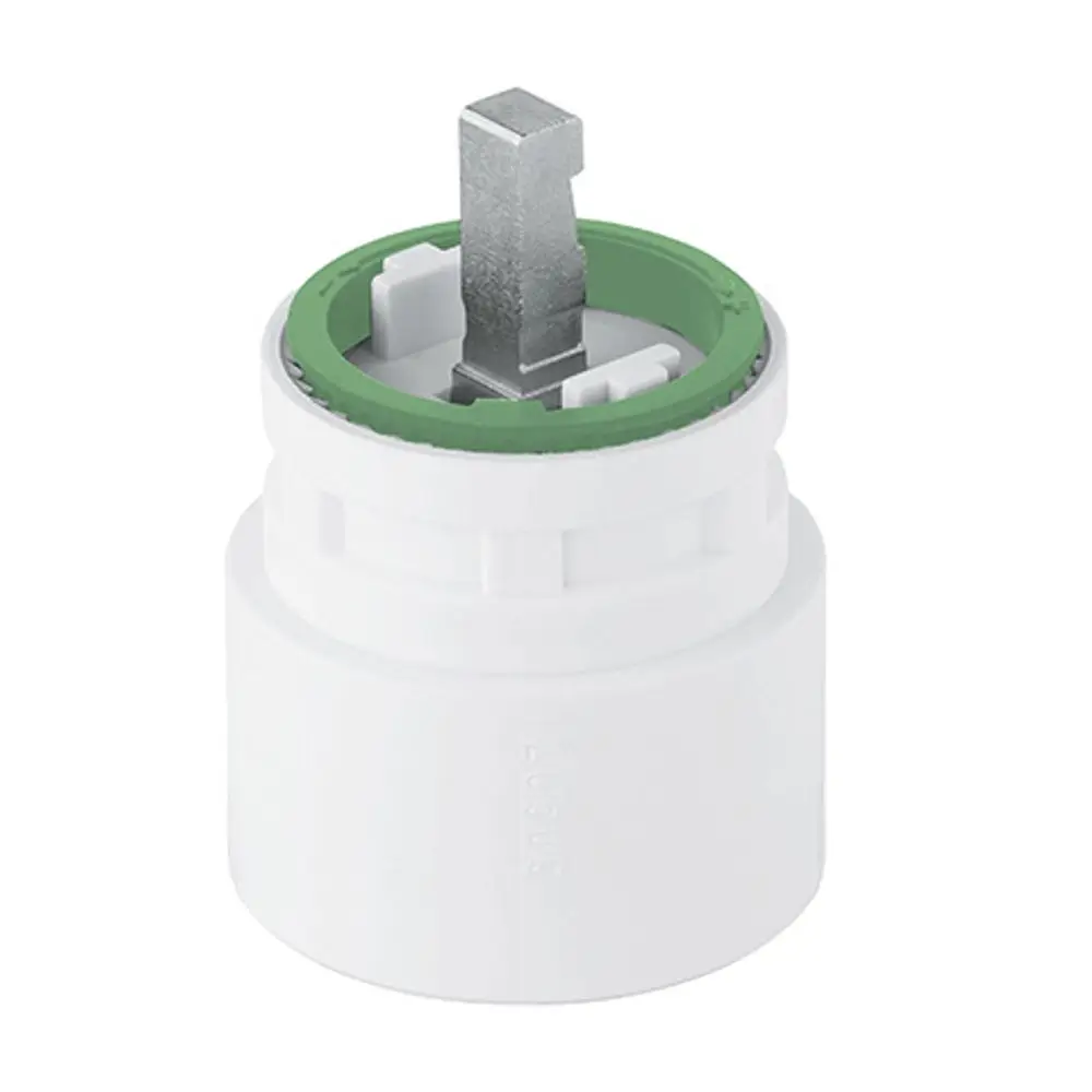 Kludi-Ersatzteil mit einer zentralen Steuerungseinheit, kreisförmiger Basis und einer metallischen Oberseite, die für Sanitärinstallationen verwendet wird.